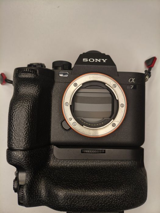 Sony Alpha A7M4 Body + Batterygrip