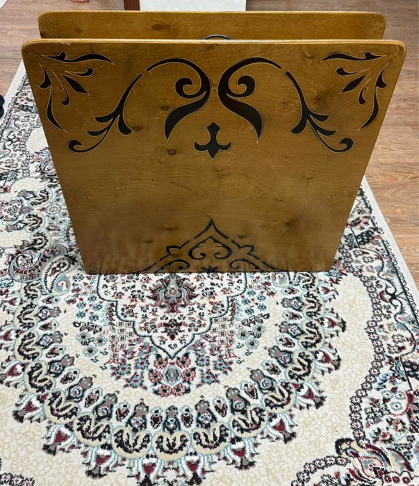 Продам стол для гостей квадрат