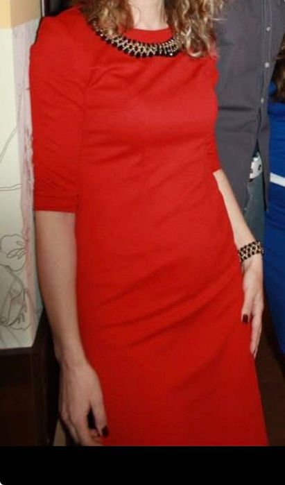 Червена дамска рокля