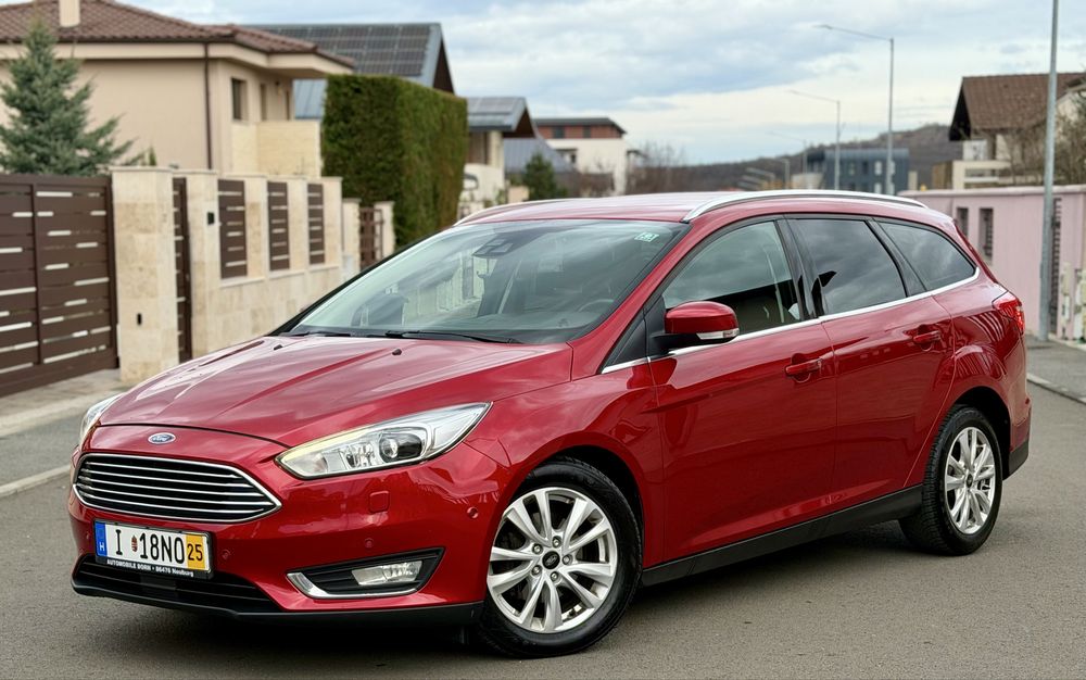 Ford focus titanium 1.5 diesel distronic/lane/side/bixenon
