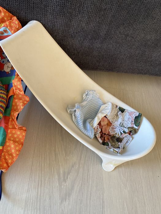 Vand påpuså cu scaun si suport baie.