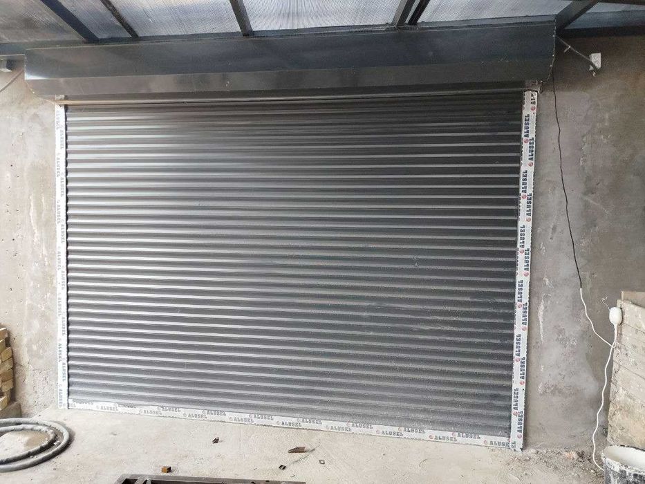 Рулонные роллетные ворота под ключ