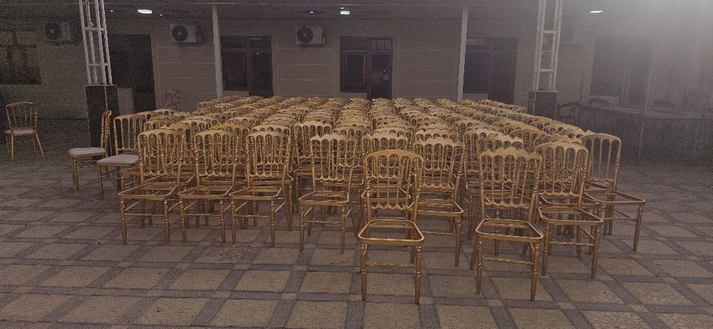 Tuyxona va kafe uchun stollar