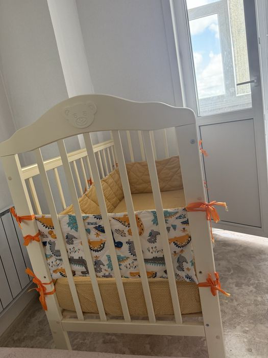 Детская кровать с матрасом и бортиками