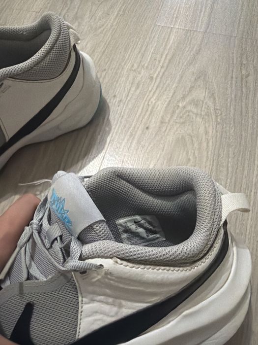 Adidasi nike sport