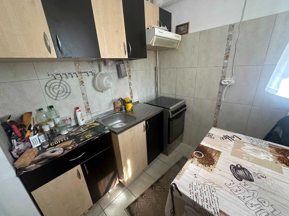 Inchiriez apartament 2 camere - Strada Petrișor
