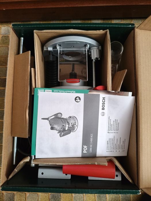 Фрезер Bosch POF 1200 AE 060326A100