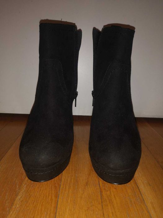 Дамски боти с цип