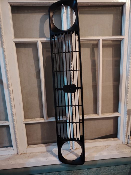 Передний ришотк а радиатор нива2121