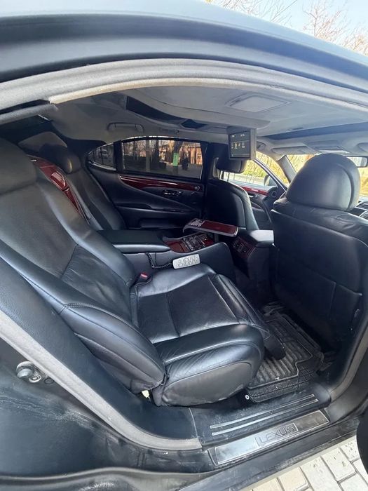 Lexus ls460 long. Ottoman 2008. Legenda