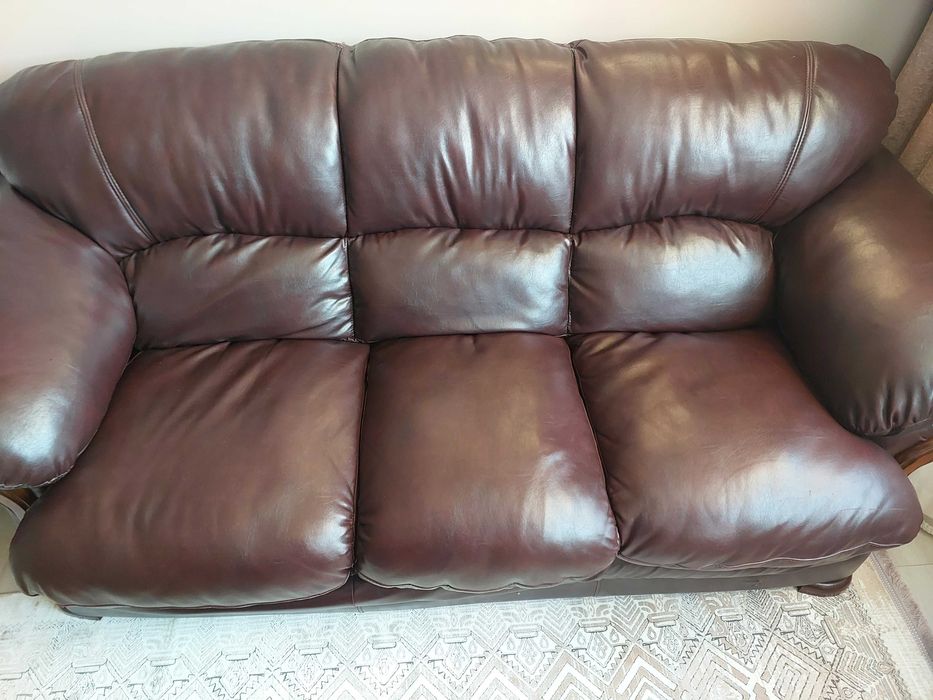 Диван кожаный в отличном состоянии