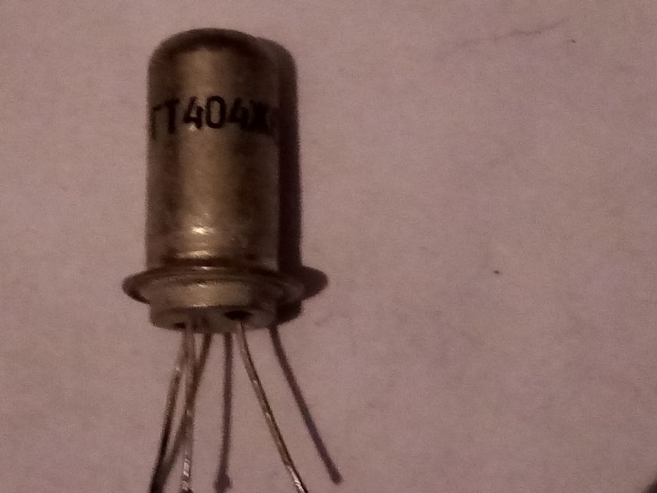 Продам радиодетали  транзисторы конденсаторы