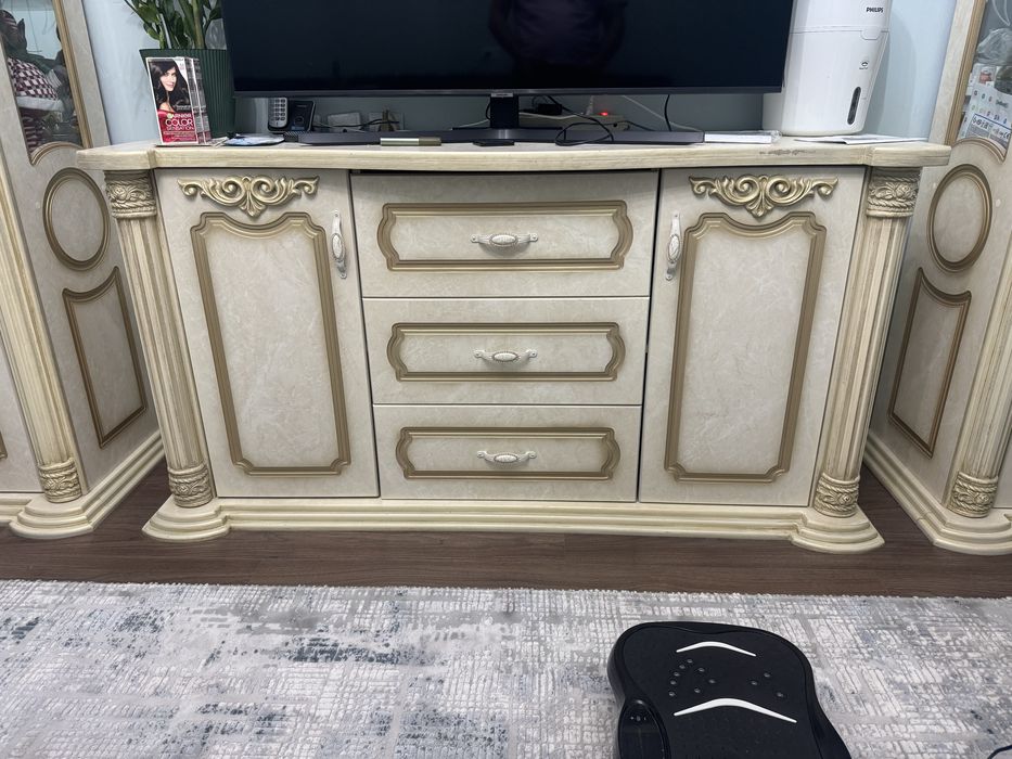 Продается камод под телевизор и два пенала