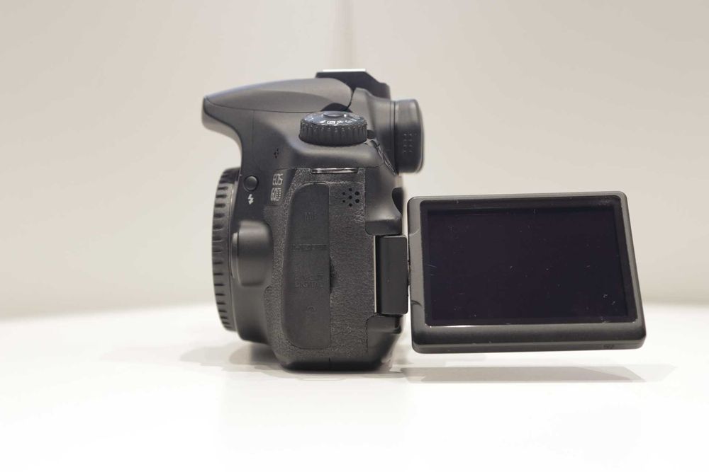 Canon DSLR 60D + голяма чанта
