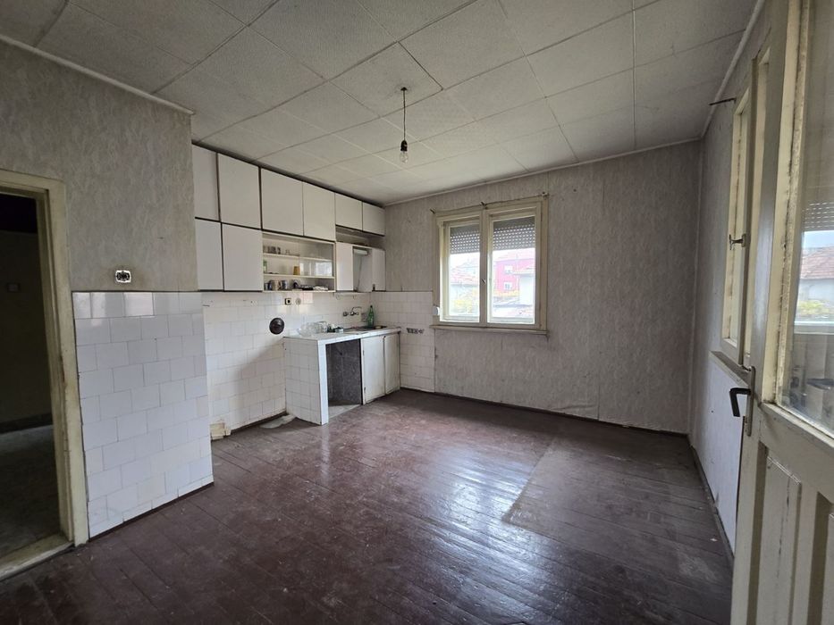 Етаж от къща в Плевен-Център площ 90 цена 89000