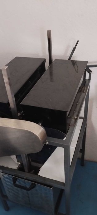 Пчеларска разпечатваща машина