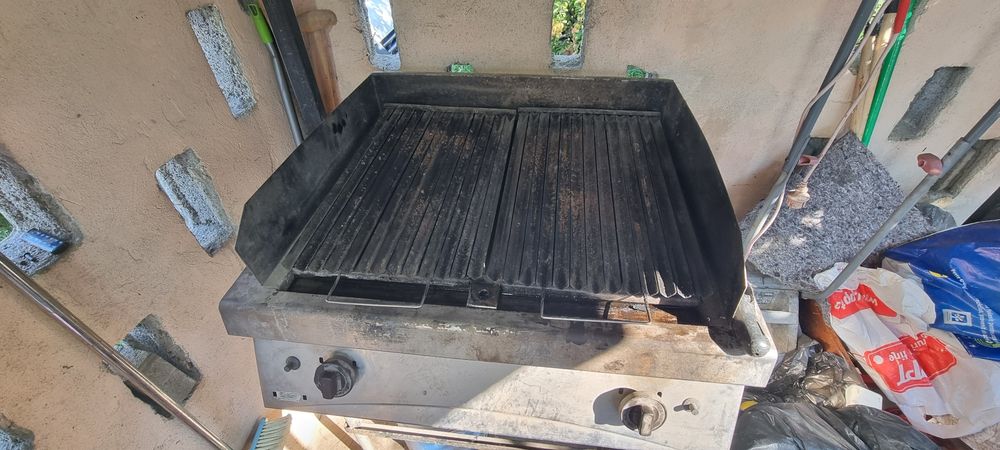 Grătar roca vulcanica
