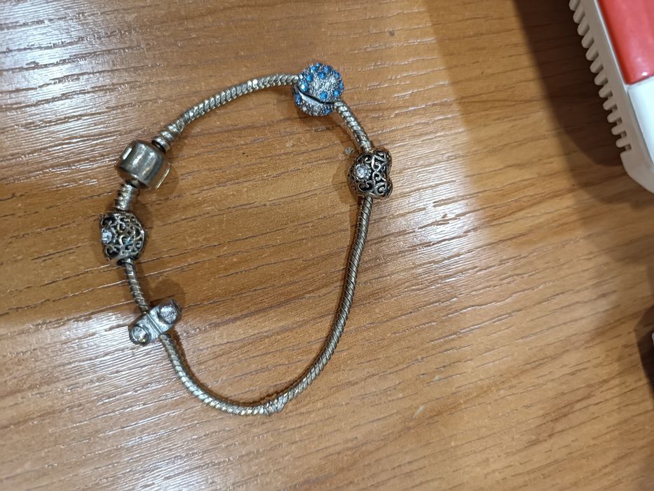 Продам красивую брошь