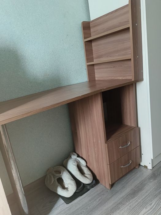 Продам стол маникюрный