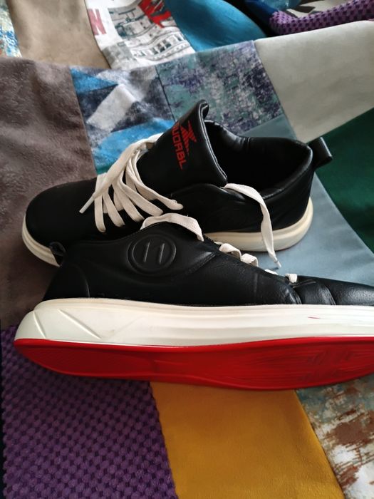 Продам кроссовки мужские