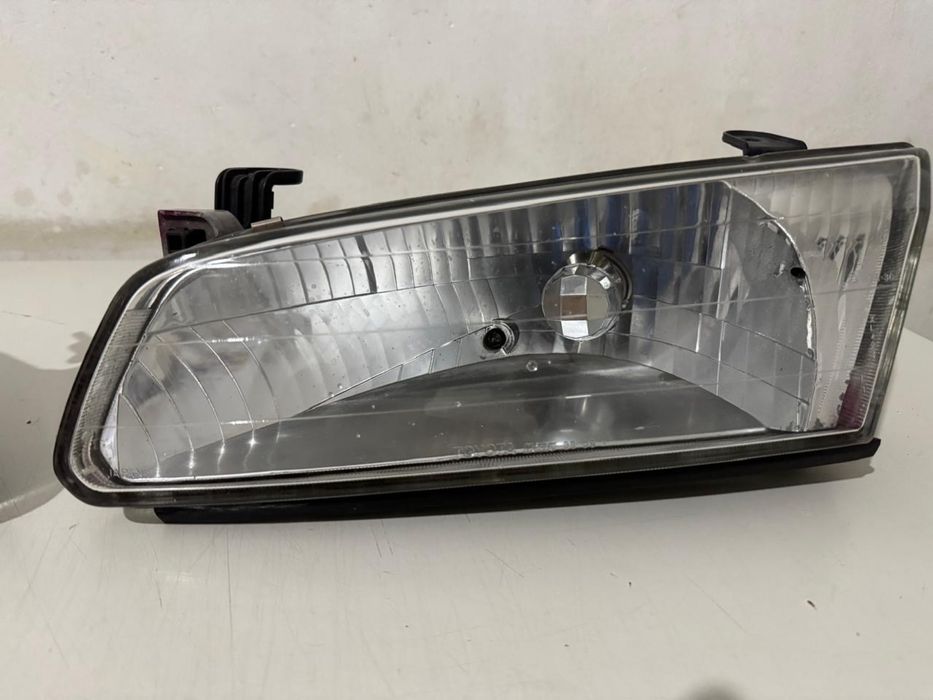 Тойота Камри 20 фара