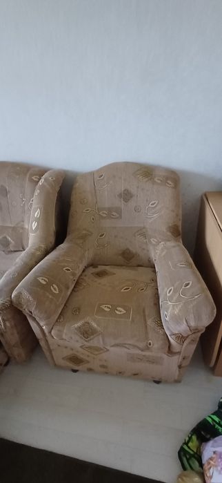 Продам диван с 2 креслой