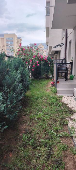 Vand Apartament cu 2 camere decomandat + Gradina 27 metri pătrați+ Loc de parcare