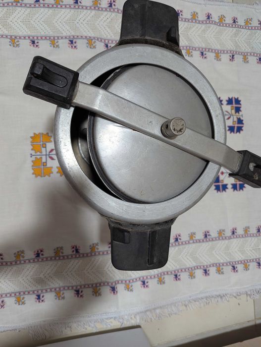 Oală sub presiune aluminiu masiv, vintage, extrem de rezistent