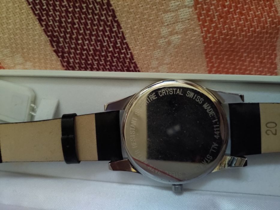 кварцов ръчен часовник Grovana 4411.1 със стъкло от сапфир