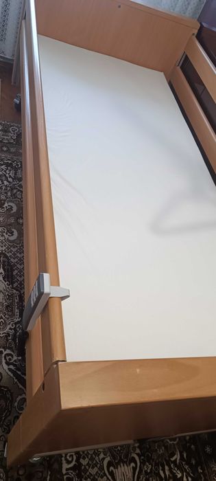 Електрическо болнично легло