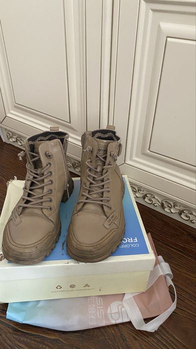 Продам демисезонные ботинки