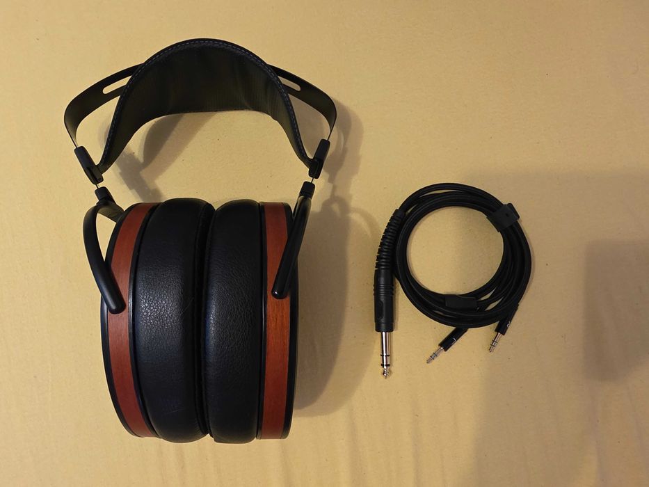 Casti HiFiMAN Arya Organic, arata si functioneaza impecabil.