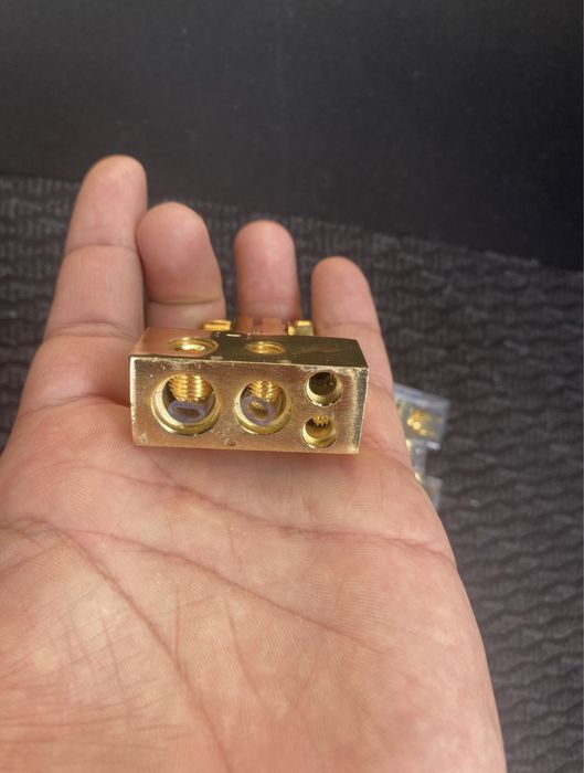 Клеммы аккумулятора отдам почти даром