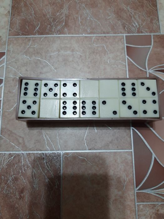 Домино настольное ,игральное