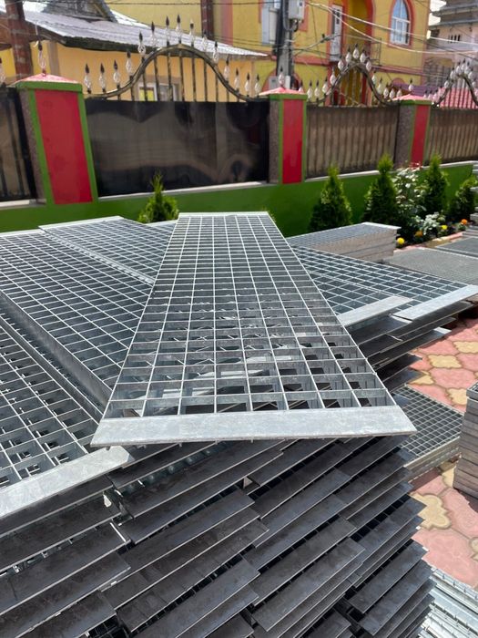 Trepte zincate 118x24