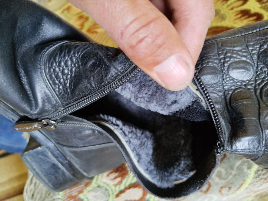 Продам женские зимние сапоги