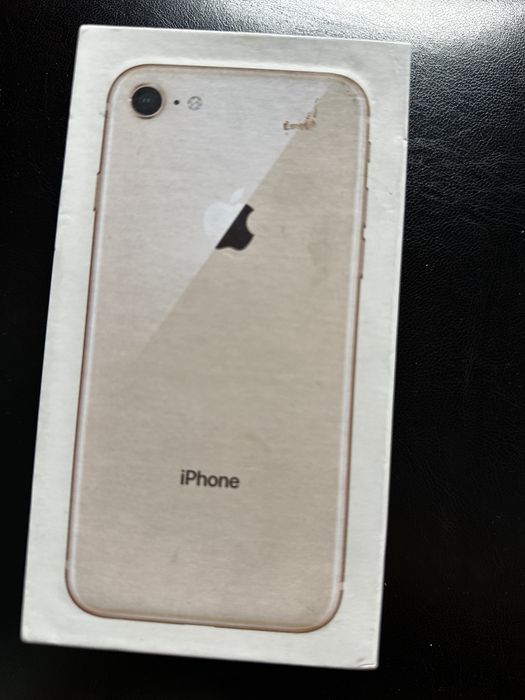 Айфон 8 в хорошем состояние