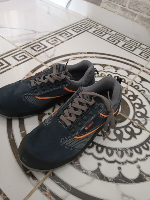 De vînzare bocanci cu vârf metalicas . Noi