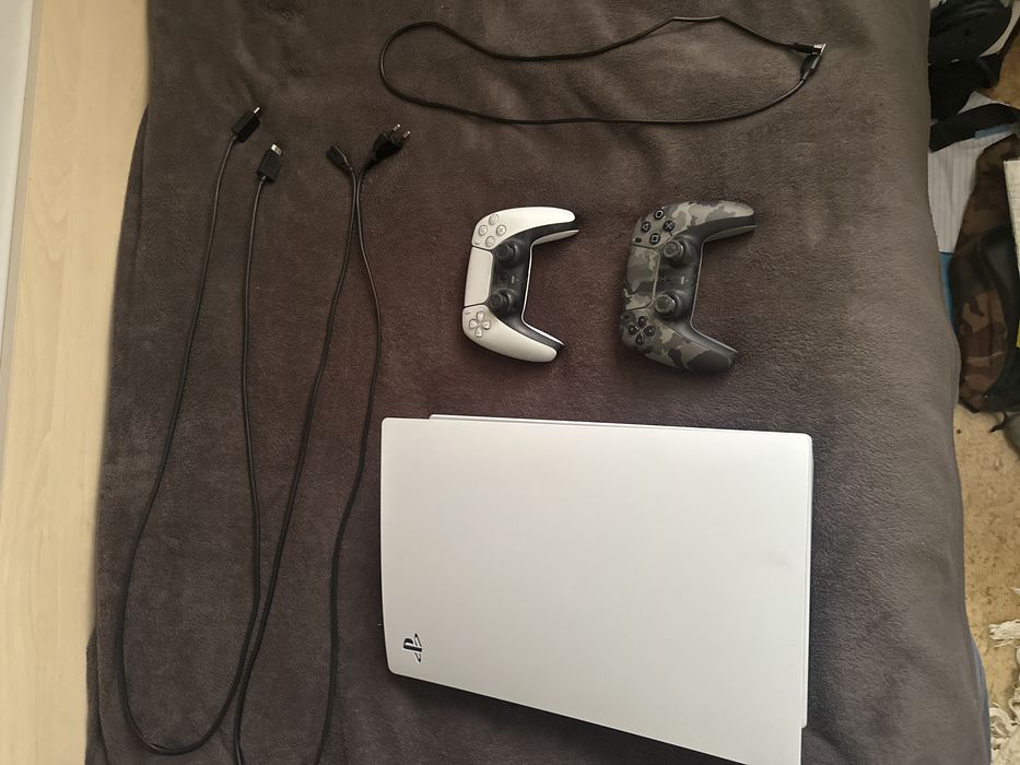 Ps5 перфектно състояние 825 gb