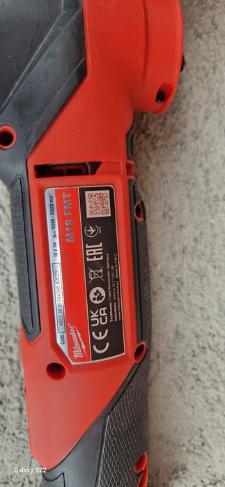 Milwaukee set pe acumulatori.