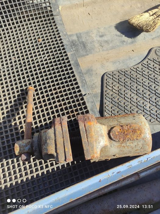 Тисы слесарные не варенные