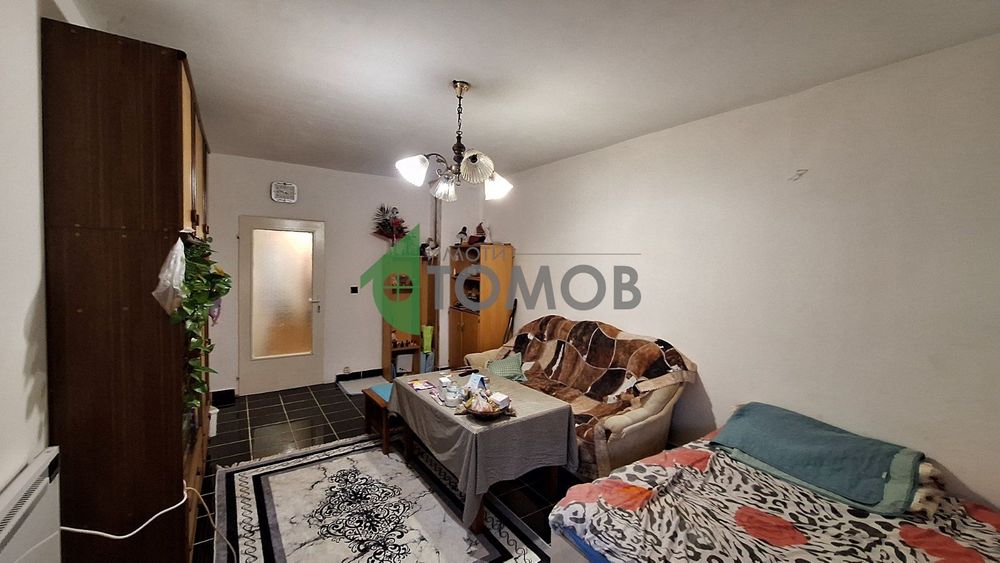 Тристаен апартамент в кв. Железник