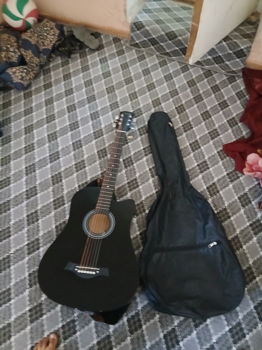 Akustik gitara qora rang