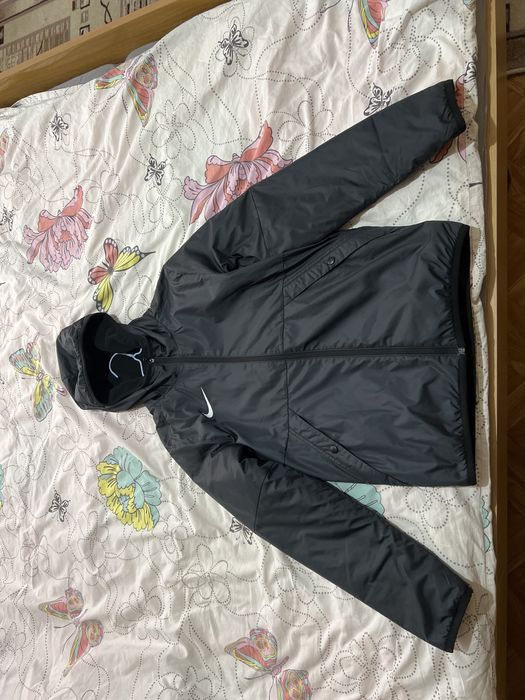 Яке Nike—S размер,но отговаря и на M