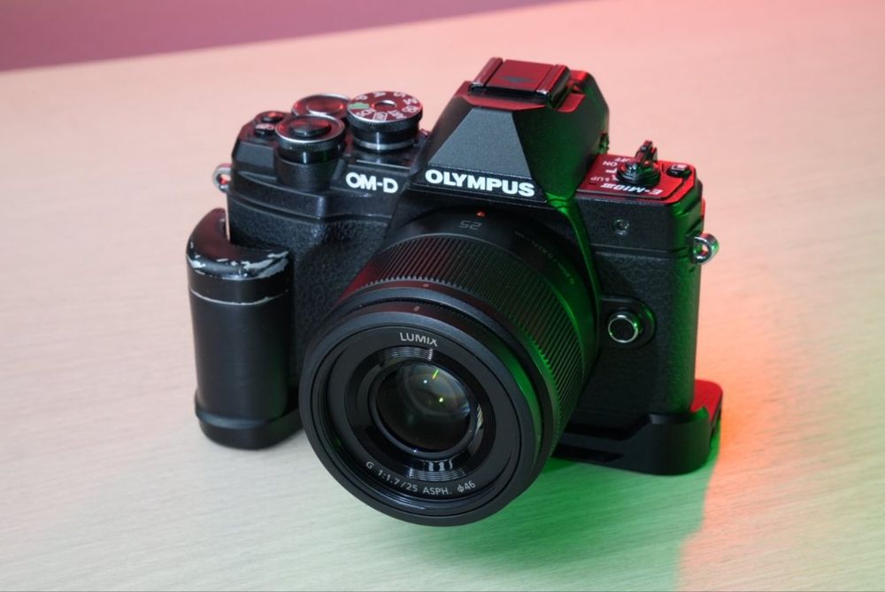 Olympus OM-D E-M10 Mark III (4K) + Viltrox EF-M2 + OBIECTIV BONUS!