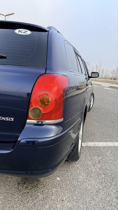 Toyota avensis 2003г