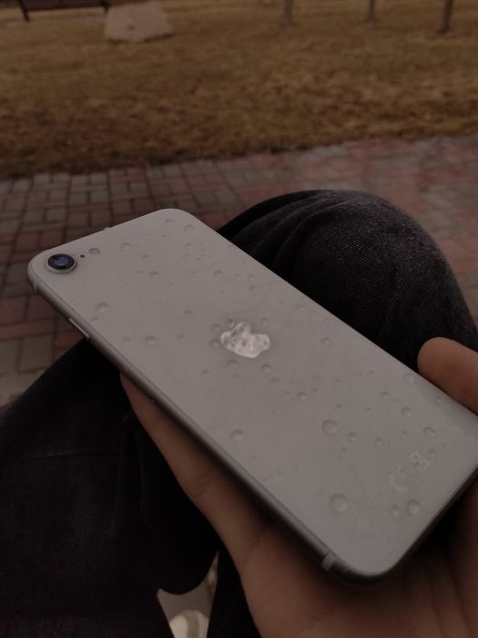 Iphone se 2gen (2020)  64гига