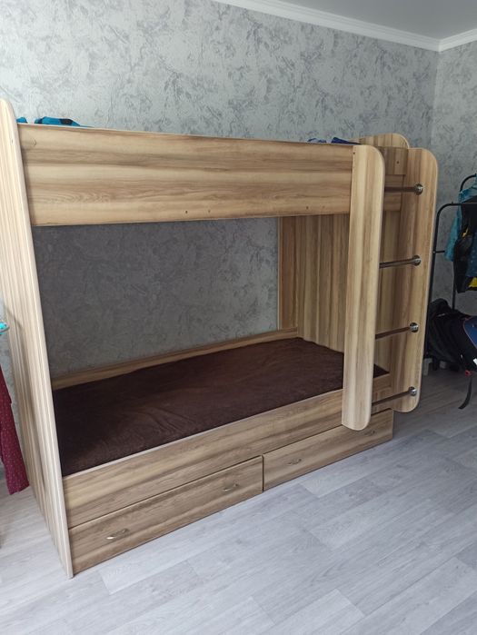 Продам двухъярусную кровать
