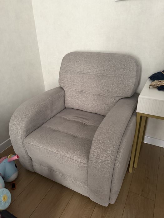 Мягкий мебель диван и 2 кресла