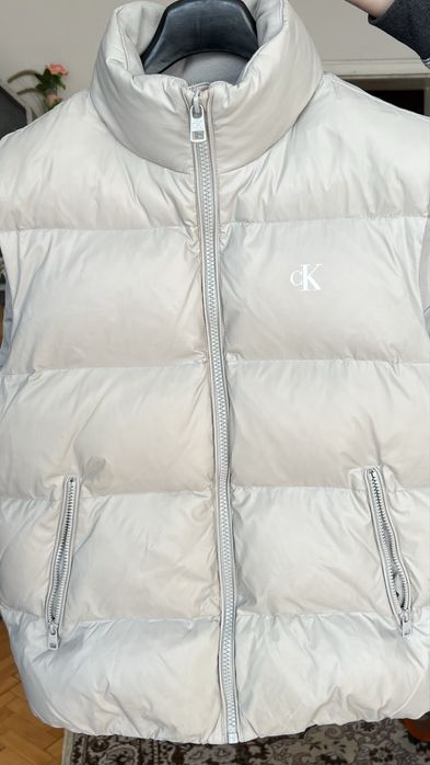 Calvin Klein мъжки елек, бежов, М размер, в търговски вид.